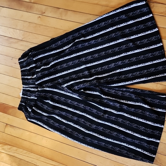 Womens size small capris by be you tiful - Picture 5 of 5